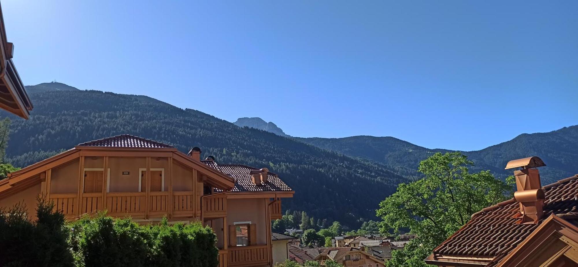 Le Balze Di Carisolo, Trilocale Con Giardino Lejlighed Eksteriør billede